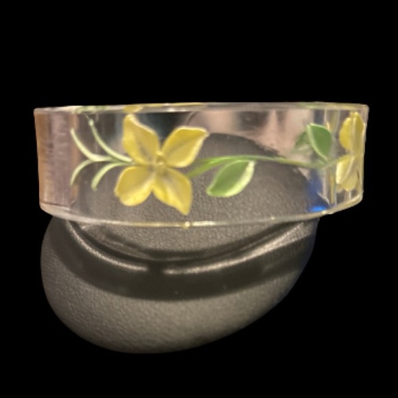 Pressed Hydrangea flower Clear Acrylic Cuff Bangle - Dried Flowers - Picture 3 of 8